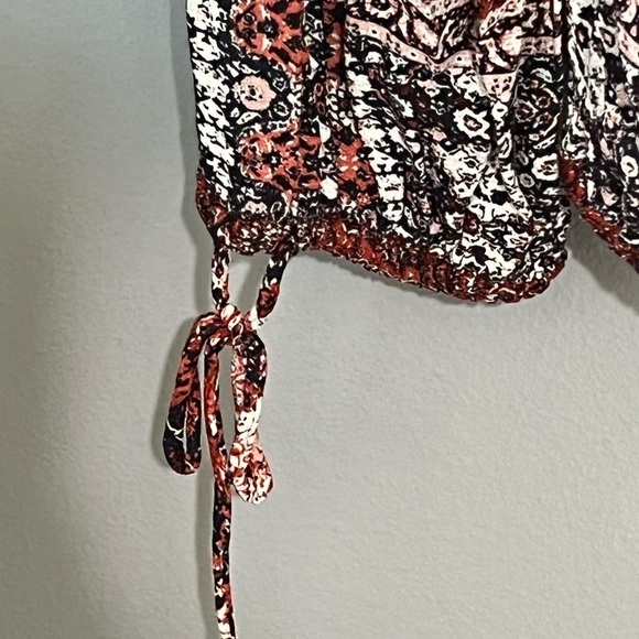 Lucky Brand Long Sleeve Printed Blouse Medium Brick Red Tie Cuff Lightweight Top - Picture 7 of 7